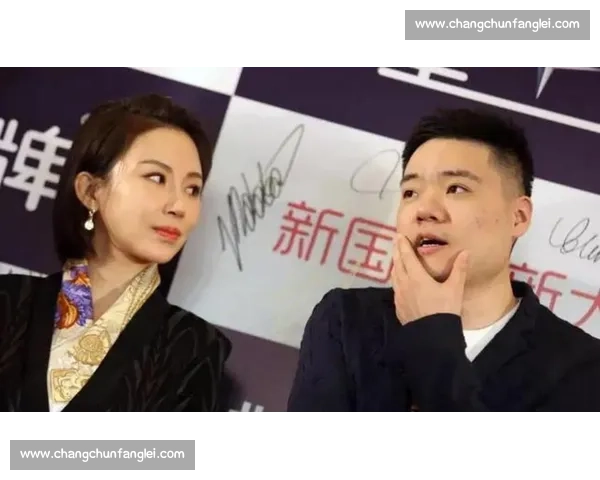 丁俊晖与潘晓婷巅峰对决：九球桌上的智慧与激情碰撞